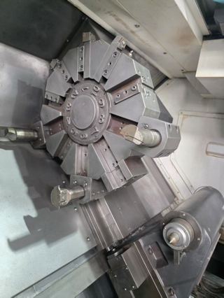 331，韩国威亚L400C数控车床。15寸卡盘，A2-11主轴，高低档齿轮变速，10工位刀架，液压尾座，X轴行程650，Z轴1200，过棒材105。安装少用，新机精度。-6