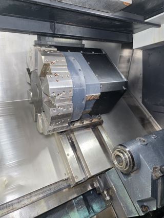 332，韩国斗山PUMA4005，A2-11主轴，过棒料117.5，配18寸三千里液压卡盘，主轴带齿轮箱 /重切神器，回转直径790，最大工件加工长度1042mm，两轴重型硬轨，12工位伺服液压刀塔,机床安装少用，新机品质精度。-6