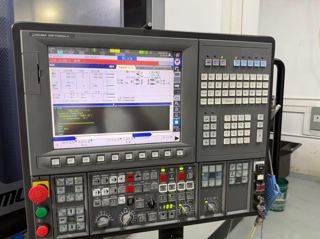 333，大隈 MULTUS U3000 车铣复合
8寸卡盘
系统:OSP-P300SA
最大加工直径：φ650mm；
最大加工长度：标配1000mm
主轴接口JIS A2‑6
主轴转速:5000r/min；
电机功率：22kW（间歇）/15kW（连续）
带B轴（摆动240°），铣削主轴最高12000rpm，车铣一体一次装夹成型
刀库：标配40把刀具
快移速度：
X/Z轴：50m/min；Y/Z副轴：40m/min
出厂时间：2020年10月
适配航空、精密汽配复杂零件-4