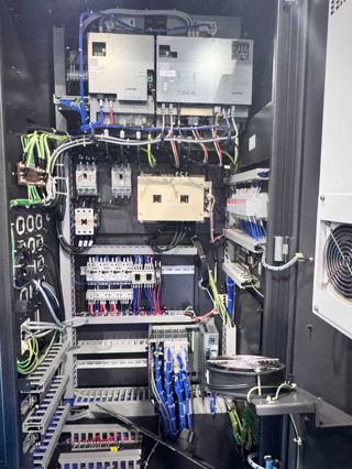 334，现货出售北一大隈LBR-370-e数控车床4台
OSP-P300LA-e大隈数控系统
配8寸卡盘电主轴最高转速4500rpm
主轴功率15/11kw
最大车削直径370mm
最大回转直径530mm
最大加工长度1000mm
主轴通孔52mm
工字式硬轨设计
X行程260快移速度20
Z行程1020快移速度25
12工位伺服刀塔，换刀速度0.1秒/分度
外形尺寸3310*1895*1925
重量6000Kg
试机精度一丝内
2023年出厂少用

LBR-370系列采用耐弯耐扭高刚性箱型斜床身设计，即使在强力切屑下也可以实现稳定的高精度加工，能满足各类高温合金、钛合金、耐热合金、不锈钢等特殊硬料的重切削和高精度加工
大功率电主轴设计消除了皮带和齿轮的振动，保证了加工精度和表面光洁度-8