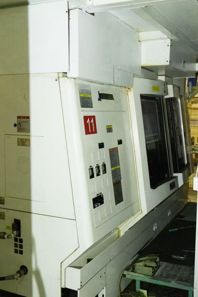 336，日本OKUMA 大隈斜轨车床
 型号：LU3000EX 2SC1000
大隈 SIMUL TURN 双刀塔双主轴数控车床
 主轴顶尖间距（最大加工长度）：1000mm（型号尾缀1000代表此参数）
床身上最大回转直径：φ580 mm
最大精加工切削直径：φ410 mm
X轴行程、Z轴行程：双刀塔结构，
主轴最高转速：5000rpm
标配OSP-P300LA数控系统，