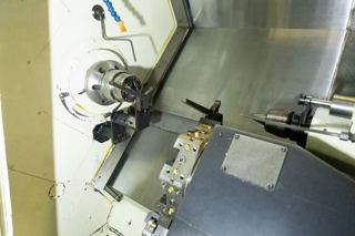 336，日本OKUMA 大隈斜轨车床
 型号：LU3000EX 2SC1000
大隈 SIMUL TURN 双刀塔双主轴数控车床
 主轴顶尖间距（最大加工长度）：1000mm（型号尾缀1000代表此参数）
床身上最大回转直径：φ580 mm
最大精加工切削直径：φ410 mm
X轴行程、Z轴行程：双刀塔结构，
主轴最高转速：5000rpm
标配OSP-P300LA数控系统，-5