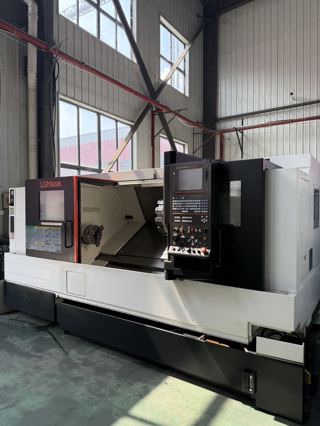 342，同款2️⃣台马扎克QSM300L/1250数控车床
MAZATROL smart系统
12工位刀塔（其中有一台带10寸卡盘）
带尾座，2016年出厂
棒料直径80mm，主轴通孔直径91mm
主轴转速4000rpm，主电机功率26 kW
X/Z轴行程:240×1314mm
最大回转直径720mm
最大车削直径420mm
最大加工长度1282mm-1