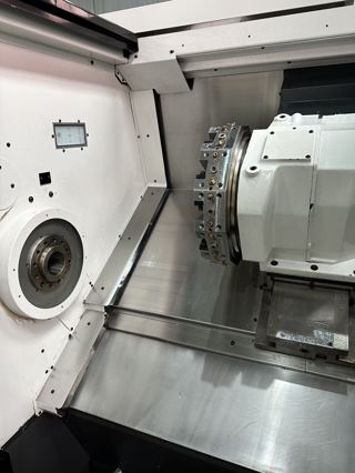 343，北一大隈LBR-370-e数控车床，同款3⃣️台
OSP- P300LA-e系统
8寸卡盘，12工位刀塔，带尾座
X/Z轴行程:260×1020mm
最大回转直径;530mm
最大加工长度:1000mm
主轴最大转速:4500r/min
2023出厂-4