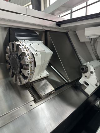 343，北一大隈LBR-370-e数控车床，同款3⃣️台
OSP- P300LA-e系统
8寸卡盘，12工位刀塔，带尾座
X/Z轴行程:260×1020mm
最大回转直径;530mm
最大加工长度:1000mm
主轴最大转速:4500r/min
2023出厂-5