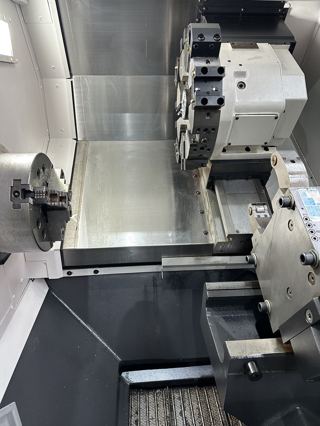 345，台湾大隈GENOS L400II-e数控车床
10寸卡盘、8工位，3000 转
带尾座跟一个中心架
XZ行程：230*1140mm
最大加工直径：410mm
最大工件长度：1100mm
床身回转直径：520mm
主轴通孔直径：80mm
控制系统：OSP-P300LA-e
2019年出厂-3