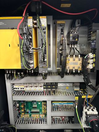 346，韩国斗山LYNX235MII车铣复合，同款2⃣️台
XZ行程：370*735mm，选配6000转
10寸卡盘、12工位，带一个动力头
最大车削直径：435mm
最大车削长度：650mm
主轴通孔：72mm
发那科Series Plus系统，2021年出厂-8