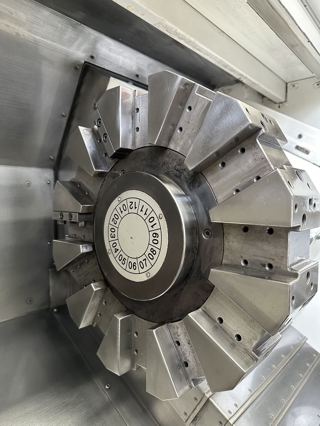 348，马扎克QTE‑300L加长版数控车床
10寸液压卡盘、12工位，带液压尾座
发那科Plus系统，转数5000rpm
主轴通孔Φ91mm，最大棒料Φ80mm
床身最大回转直径：695mm
最大加工直径Φ340mm
最大加工长度：1054mm
X/Z轴行程：215*1055mm
快移30m/min，带排屑器
整机净重：5000kg，2021年出厂-6