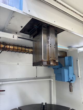 349，日本OM VTLEX915立式数控车床
 同款4台，双工位，带光栅尺
2014年出，16把刀
FANUC31i-MODEL B系统
XZ行程：2300*800mm
最大回转直径：1250mm
车削直径：1000mm
最大车削外径1000mm
最大加工高度800mm
工作台直径915mm，工作台承载能力1500kg
主轴最大扭矩5370nm
最大车削力25000N
主轴传动方式为带传动，导轨类型为硬轨
外形尺寸5200×6000×4000mm-4