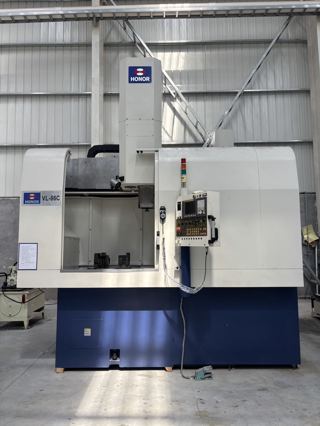 350，台湾荣田VL-86C高速数控立车
FANUC Series 0i-TF系统
工作台直径：600mm，24寸液压卡盘
最大旋径：950mm
最大切削径：900mm
最大切削高度：650mm
最大加工物重量：2,000 公斤
主轴转速：5-600高，低二档，二段变
滑枕刀座面至工作台面高度：1175mm,12把刀库
两硬轨，高刚性箱型结构
出厂日期：2016年10月
适合大型盘类/环类零件重切削，成色新、精度稳定-2
