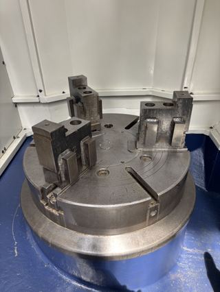 350，台湾荣田VL-86C高速数控立车
FANUC Series 0i-TF系统
工作台直径：600mm，24寸液压卡盘
最大旋径：950mm
最大切削径：900mm
最大切削高度：650mm
最大加工物重量：2,000 公斤
主轴转速：5-600高，低二档，二段变
滑枕刀座面至工作台面高度：1175mm,12把刀库
两硬轨，高刚性箱型结构
出厂日期：2016年10月
适合大型盘类/环类零件重切削，成色新、精度稳定-6