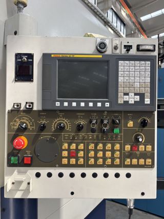350，台湾荣田VL-86C高速数控立车
FANUC Series 0i-TF系统
工作台直径：600mm，24寸液压卡盘
最大旋径：950mm
最大切削径：900mm
最大切削高度：650mm
最大加工物重量：2,000 公斤
主轴转速：5-600高，低二档，二段变
滑枕刀座面至工作台面高度：1175mm,12把刀库
两硬轨，高刚性箱型结构
出厂日期：2016年10月
适合大型盘类/环类零件重切削，成色新、精度稳定-3