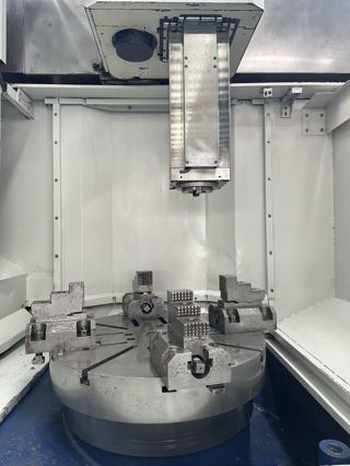 351，台湾荣田VL-86CM高速数控车铣
发那科TF系统（阿尔法电机驱动）
带12把刀库，工作台直径:800mm
最大旋径:1100mm
最大切削径:900mm
最大切削高度:650mm
最大加工物重量:2,000 公斤
主轴转速:5-600 高、低二档,二段变
滑枕刀座面至工作台面高度:1175mm
带自动排销机，2017年出厂-3